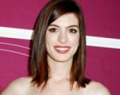 Энн Хэтэуэй выбрана женщиной года