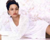 Чрезмерная худоба сделала Джоли бесплодной