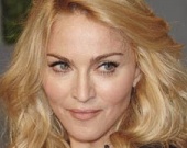 Мадонна с сыном помогают малавийским сиротам