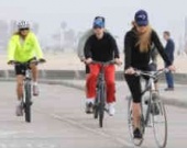 Велопрогулка Кейт Хадсон, ее бойфренда и родителей