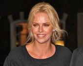 Почему Шарлиз Терон не выходит замуж?