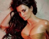 Пенелопа Крус наслаждается романом