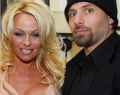 Андерсон разводится в третий раз... и не разводится