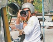 Питт-папарацци