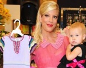 Тори Спеллинг представила коллекцию детской одежды