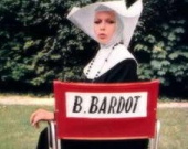 Бриджит Бардо исполняет стриптиз