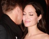 Джоли впервые после родов вышла в свет