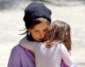 Кейти Холмс постоянно носит с собой палочки для еды