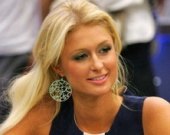 Хилтон зарабатывает около 200 милл. долл. в год