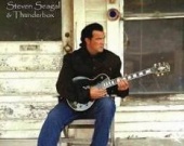 Стивен Сигал начал концертное турне