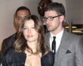 Джессику Бил считают жалкой, прилипчивой и надоедливой