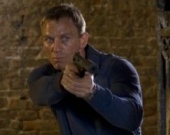 Бонду предложили пострелять в Версале