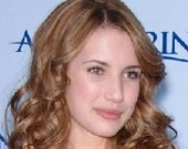 Эмма Робертс в заботе о собаках