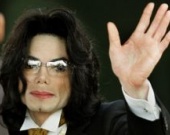 Украина увидит фильм про Майкла Джексона на день раньше мира