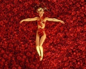 Мина Сувари: очень смело