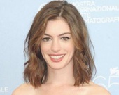 Энн Хатауэй экономит на Рождестве