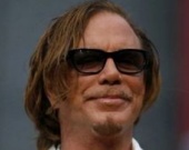 Микки Рурка задержали в аэропорту