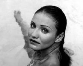 Кэмерон Диас в бассейне (ФОТОРЕПОРТАЖ)