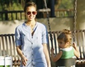 Джессика Альба: семейный вечер в парке