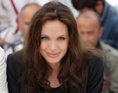 Анжелина поможет томским детям