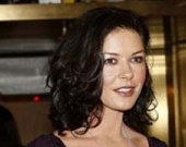 Кэтрин Зета - Джонс потеряла грудь