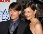 Кэти Холмс: Том иногда заставляет меня краснеть