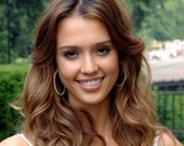 Джессику Альбу накормят мылом