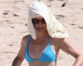 Звезда "Секса в большом городе" показала обвисший животик