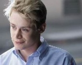 Маколей Калкин снимается в порно?