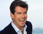 Броснана подозревают в нападении