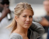 Причина разрыва Аннистон с Мейером - деньги!