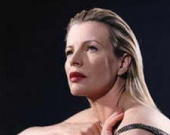 Ким Бэсинджер – мать Шарлиз Терон?