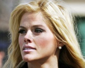 Дочь Анны Николь Смит получит белье матери