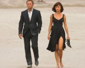 Крейгу пришлось носить каблуки