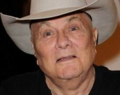 Мать разрушила все браки легендарного актера Мать разрушила все браки легендарного актера