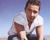 Шиа ЛаБеф теперь ходит пешком