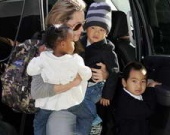 Известность семейства Джоли-Питт вредит их детям