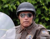 Арнольд Шварценеггер на мотоцикле в Санта-Монике