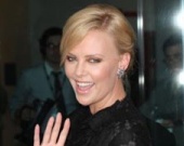 Шарлиз Терон говорит о свадьбе Сальмы Хайек