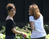 Майли Сайрус запретили общаться с Эшли Грин