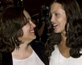 Анжелина Джоли почтила память матери