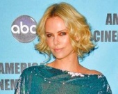 Шарлиз Терон недоедает