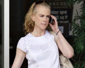 Телохранитель Николь лег на дорогу