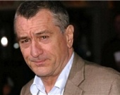 Няня Роберта Де Ниро требует денег