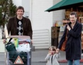 Милла Йовович с мужем и дочкой Эвой