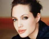 Анджелина Джоли отстаивает свой режиссерский дебют Анджелина Джоли отстаивает свой режиссерский дебют