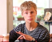 Герой "Кадетов" ворует машины