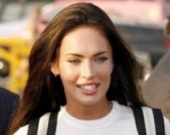 Меган Фокc покупает себе и пасынку одни и те же футболки