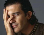 Бандерас и Фриман задолжали русским