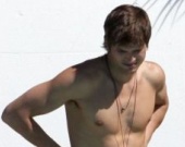 Эштон Катчер получил серьезную травму